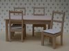 Mesa y sillas simples